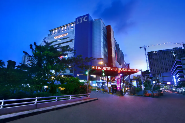 hotel, Jelajah Kuliner dan Sejarah Glodok Tak Cukup Sehari, Ini Pilihan Hotel di Sekitarnya, 1. Holiday Inn &amp; Suites Jakarta Gajah Mada, 2. Novotel Jakarta Gajah Mada, 3. Favehotel LTC Glodok, 4. 101 Urban Jakarta Glodok - Kota Tua, 5. The Jayakarta SP Jakarta Hotel &amp; Spa