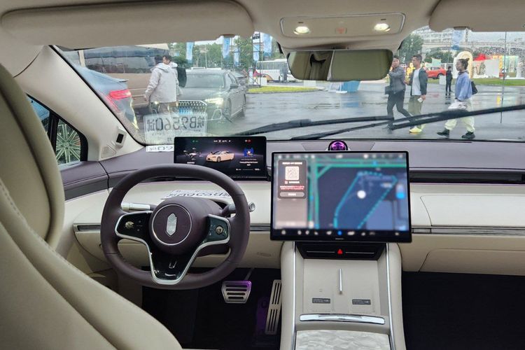 pasar indonesia, sedan, Chery, Luxeed S7, Mengapa Chery Belum Tertarik Pasarkan Sedan di Indonesia?
