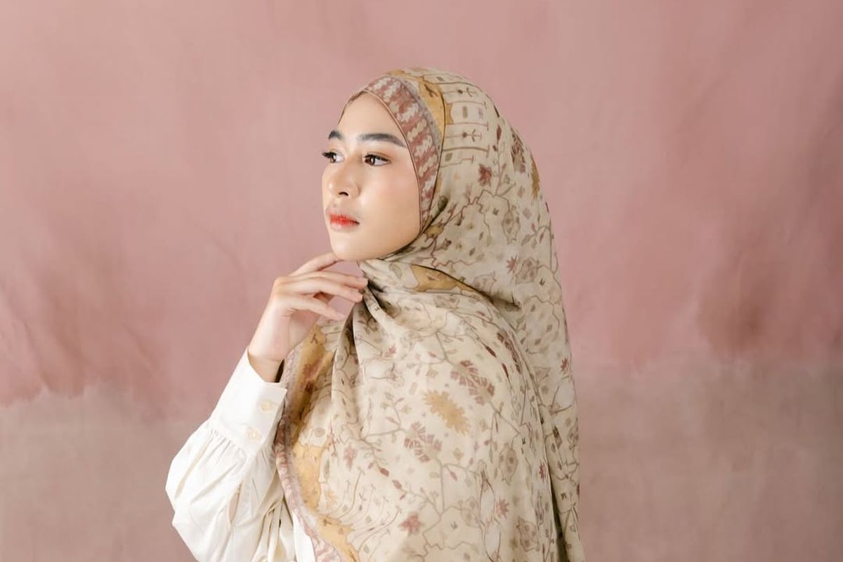 rekomendasi pashmina motif, pashmina motif, pashmina motif brand lokal, rekomendasi pashmina brand lokal, rekomendasi pashmina motif brand lokal, 5 Rekomendasi Hijab Pashmina Motif Brand Lokal, dari Floral hingga Watercolor, 1. Seradia (@seradia.id), 2. Its Friday (@itsfridaydaily), 3. Parte (@parte.co), 4. Leu (@leu__official), 5. Pelangi Asmara (@pelangiasmara.id)