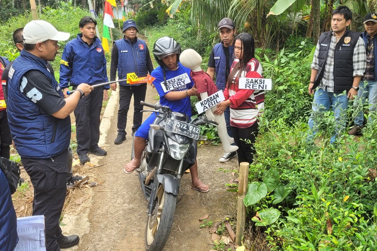 Cilacap, Penganiayaan balita, pembunuhan di cilacap, balita dibunuh kekasih ibu, balita dibunuh selingkuhan ibu, penganiayaan balita cilacap, Tabir Kematian Balita di Cilacap Terungkap, Dibunuh Kekasih Gelap Sang Ibu, Disebut kecelakaan, Penganiayaan Berulang Sebelum Tewas, Rekonstruksi di Tengah Amarah Warga, Fakta yang Menyayat Hati