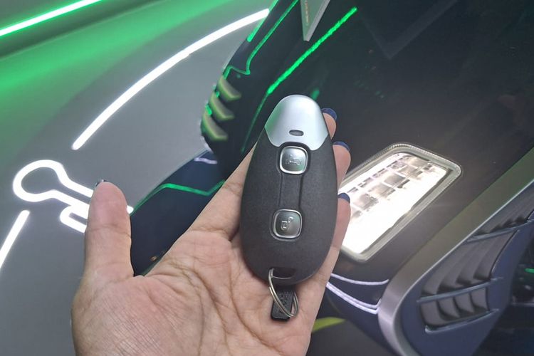 skutik, Vespa GTS Super Tech, skutik modern-klasik, Komparasi Royal Alloy JPS 245 dengan Vespa GTS Super Tech