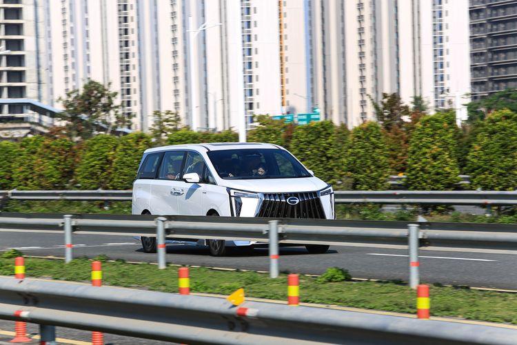 mobil, China, pelat nomor, mobil listrik, Beli Mobil Bensin di China Bisa Antre Pelat Nomor 10 Tahun