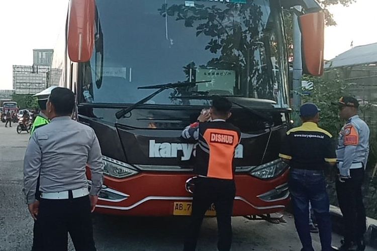 bus AKAP, terminal bayangan, mudik, 19 Bus AKAP Ditertibkan Dishub Jakarta di Terminal Bayangan