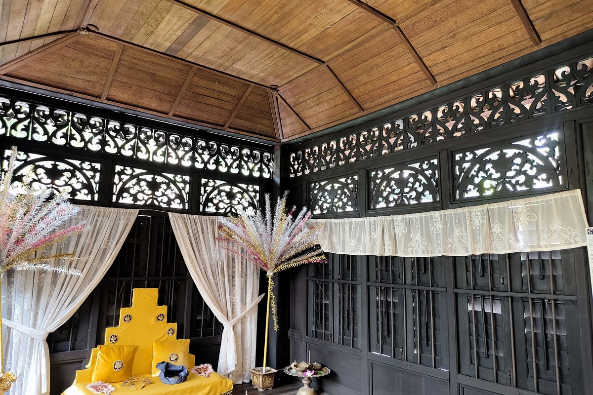 Rumah Penghulu Abu Seman, rumah penghulu abu seman kl, wisata sejarah kuala lumpur, rumah tradisional malaysia melayu, rumah hitam putih, Arti Ukiran Motif Bunga di Rumah Tradisional Malaysia, Bukan Sekedar Hiasan