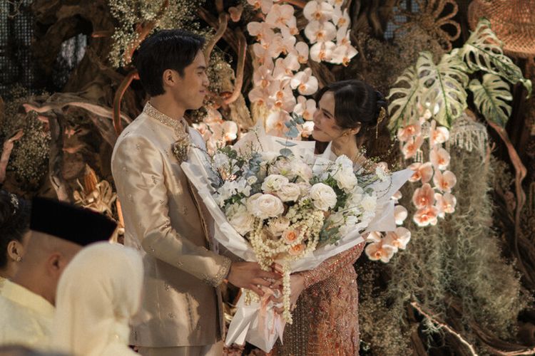 El Rumi Resmi Lamar Syifa Hadju Hari Ini, Intip Perjalanan Cinta Mereka, Awal dijodohkan oleh warganet, Menonton konser Dewa19 bersama, Unggahan foto perdana bersama, Panggilan mesra di Instagram, Diperkenalkan sebagai calon menantu, Lamaran romantis di Swiss