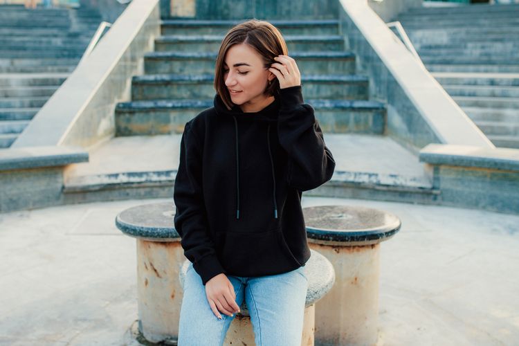 Clavi Kirana, tips berpakaian, ootd, OOTD, tips fashion, clavi kirana, Bagaimana cara berpakaian untuk iklim tropis, ootd iklim tropis, fashion iklim tropis, Tetap Fashionable Saat Cuaca Panas dan Hujan, Ini Tips dari Desainer, 1. Pilih celana pendek dan kaos saat hujan turun, 2. Blazer untuk berbagai acara, 3. Mainkan warna dengan cermat, 4. Andalkan sepatu dan jam sebagai statement, 5. Utamakan kenyamanan, baru bicara tren