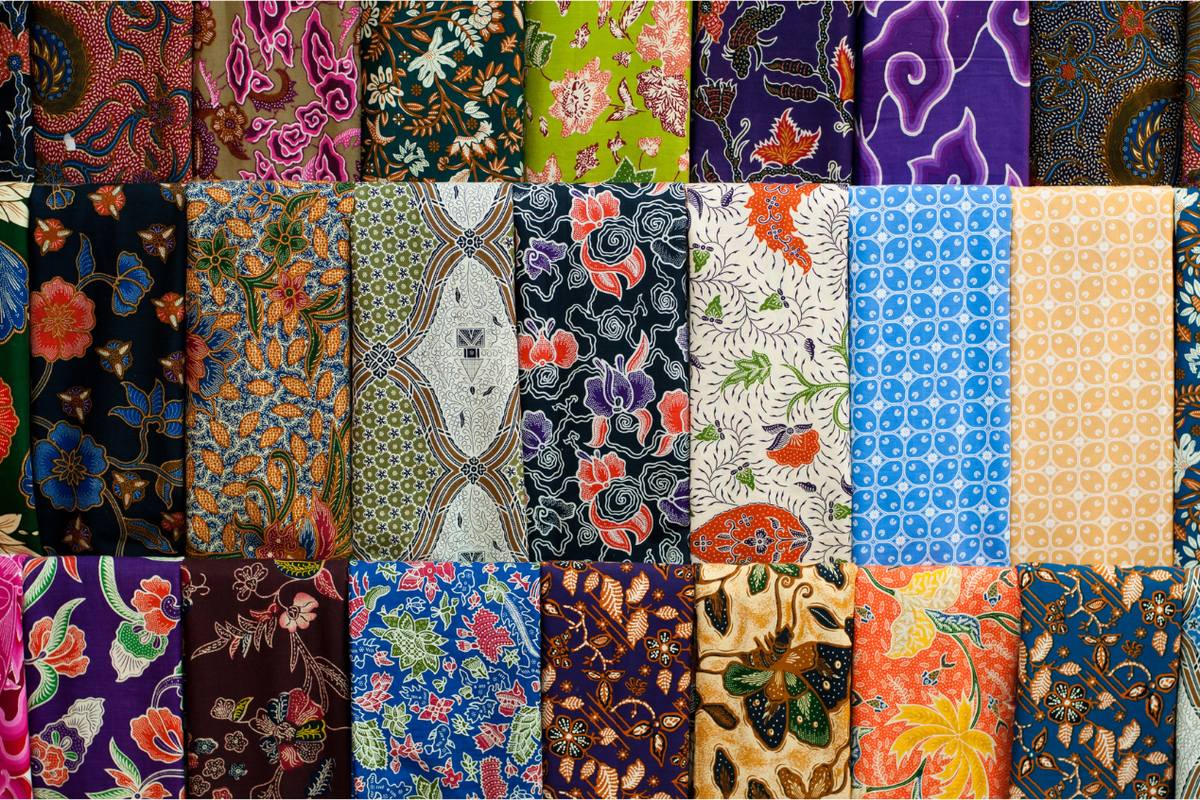 oleh-oleh, Pekalongan, 5 Tempat Beli Batik di Pekalongan untuk Oleh-oleh Mudik, 1. Pasar Setono, 2. Kampung Batik Kauman  , 3. Kampung Batik Pesindon, 4. Kampung Batik Wiradesa, 5. Qonita Batik &amp; Boutique 