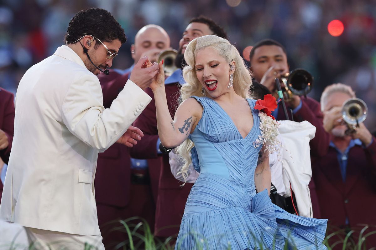 Bad Bunny, Super Bowl, Makna Outfit Lady Gaga dan Kehadirannya di Superbowl 2026 Halftime Show