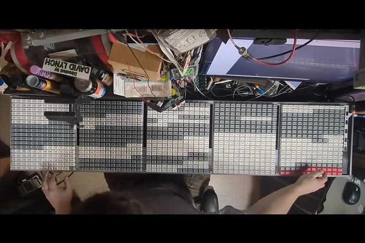 unik, YouTuber, keyboard, Keyboard Unik di Dunia Punya 1.020 Tombol, Tidak Pakai Simbol Huruf