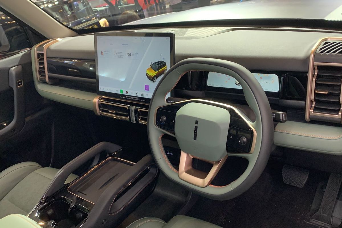 head unit, mobil, Chery J6, tombol fisik, Chery J6 Tambah Tombol Fisik, Biaya Rp 1 Jutaan