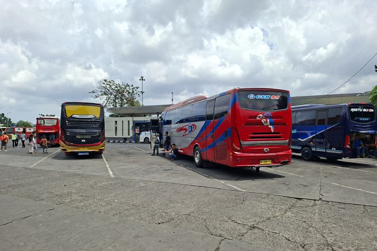 harga tiket bus, Harga Tiket Bus Jakarta-Surabaya Hari Ini 24 Desember 2025, Keberangkatan Pertama 13:15 WIB