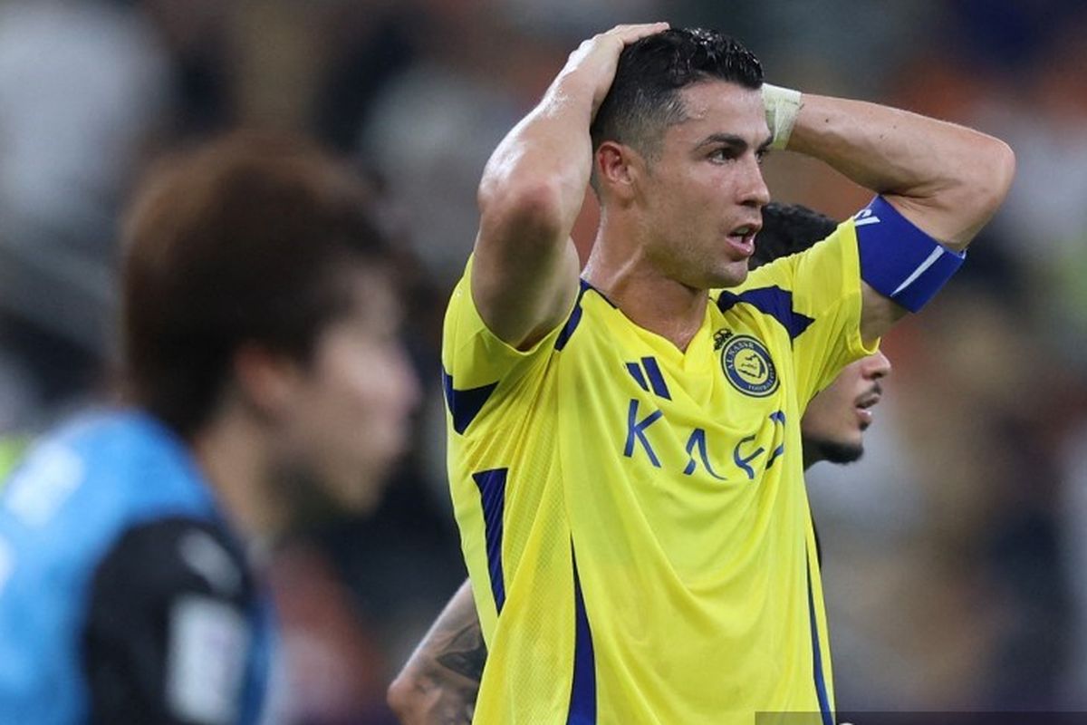 Cristiano Ronaldo, Juventus, Serie A, Maurizio Sarri, Ronaldo, Liga Italia, Terungkap! Cristiano Ronaldo Pernah Kunyah Rumput Usai Frustrasi di Juventus