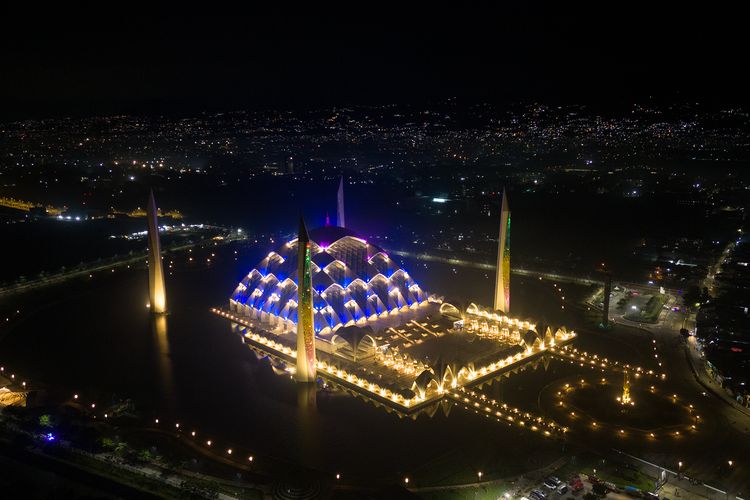 Masjid Al Jabbar, Pengalaman Pahit di Masjid Al Jabbar, Sandal Hilang karena Kecerobohan Ini