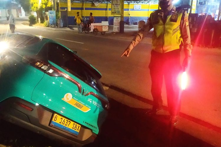 Green SM, taksi listrik, Kecelakaan Taksi Listrik: Ini Catatan dari Ahli