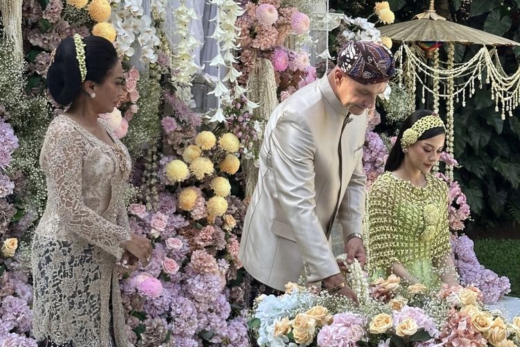 apa itu siraman dalam pernikahan, apa itu siraman adat jawa, apa itu siraman pengantin, siraman alyssa daguise, makna siraman alyssa daguise dan al ghazali, Apa Itu Siraman dalam Pernikahan Adat Jawa, Seperti Alyssa dan Al Ghazali?