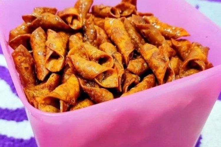resep, Cemilan, 5 Resep Kue Tanpa Oven yang Bisa Jadi Cemilan Saat Lebaran, Praktis Banget!, 1. Bola-Bola Cokelat (Choco Balls), 2. Kacang Sembunyi Karamel, 3. Keripik Bawang Seledri, 4. Madu Mongso, 5. Cookies Cokelat Cornflakes