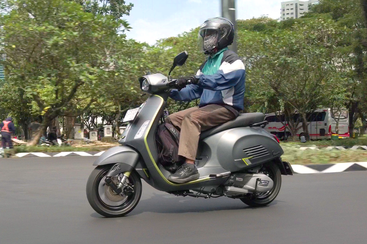 Vespa Sprint, Rasanya Naik Vespa Sprint Tech 180 cc, Nyaman tapi Ada Catatan