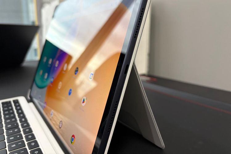 Infinix Xpad Edge, Saya Pakai Tablet Infinix Xpad Edge Dua Minggu untuk Kerja, Bisakah Menggantikan Laptop?, Desain tipis yang terlihat premium, Paket pembelian yang terasa "worth it", Keyboard nyaman, tapi touchpad kadang bermasalah, Navigasi dan multitasking terasa cukup smooth, Mengedit video di tablet terasa seperti di HP, tapi lebih lega, Ada tombol khusus AI, tapi belum terlalu membantu, Performa stabil, tapi bisa menurun jika dipakai lama, Pengisian daya cukup lama, Satu fitur penting yang absen, Bisakah Infinix Xpad Edge menggantikan laptop?, Tablet Rp 4 jutaan yang value for money