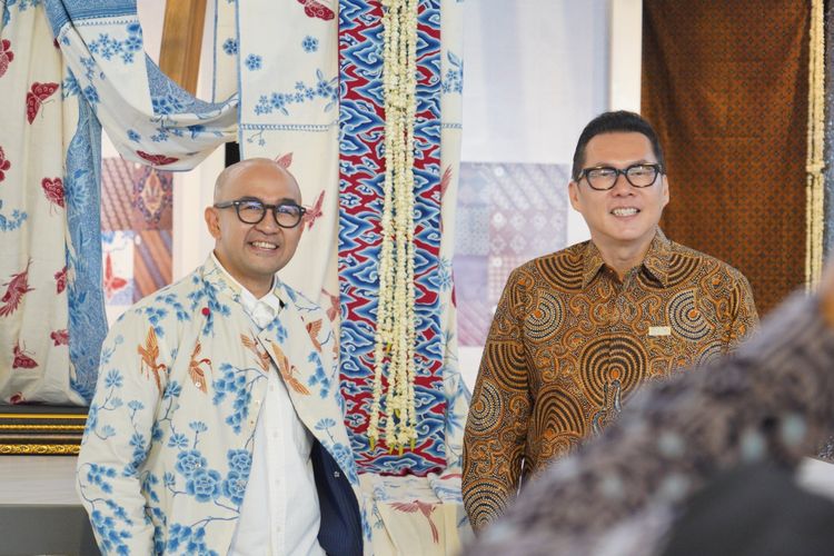 kain batik, terminal 3, Iwet Ramadhan, sejarah batik, bandara soekarno hatta, pameran bandara, terminal 3 soekarno hatta, pameran batik di jakarta, pameran batik 2025, Pameran Batik di Bandara Soekarno-Hatta, Ada Lorong Imersif dan Kain Batik