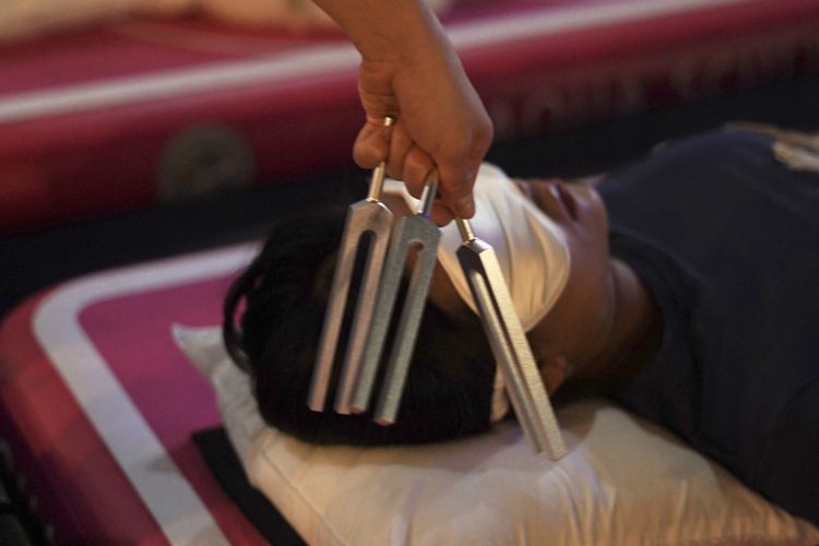 sound bath, sound bath dapat meredakan stres, soulace jakarta, pengalaman ikut sound bath, sound bath jakarta, floating sound bath, floating sound bath jakarta, biaya sound bath, sound bath yoga, sound bath adalah, sound bath purpose, Pengalaman Ikut Sound Bath, Cara Unik Relaksasi Pikiran agar Tidak Stres