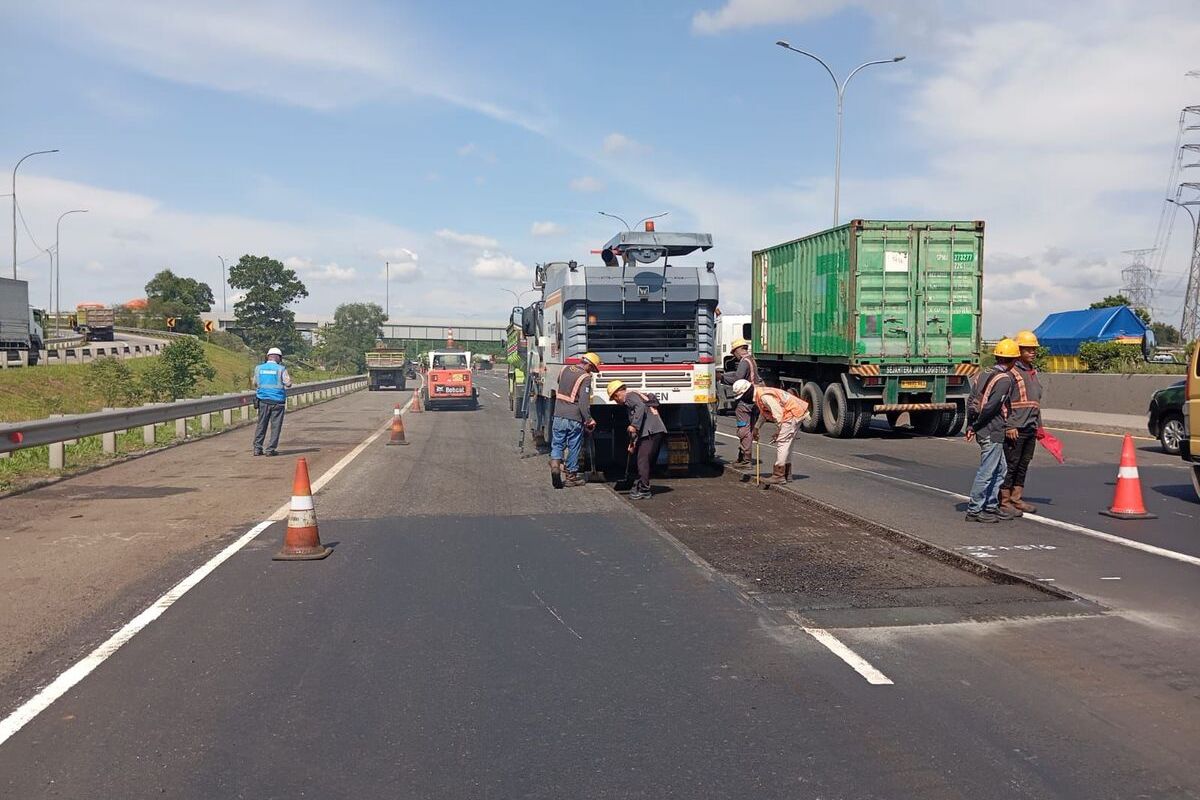 lubang di jalan, Jelang Mudik, Perbaikan Lubang Jalan Tol Dikebut hingga H-10 Lebaran