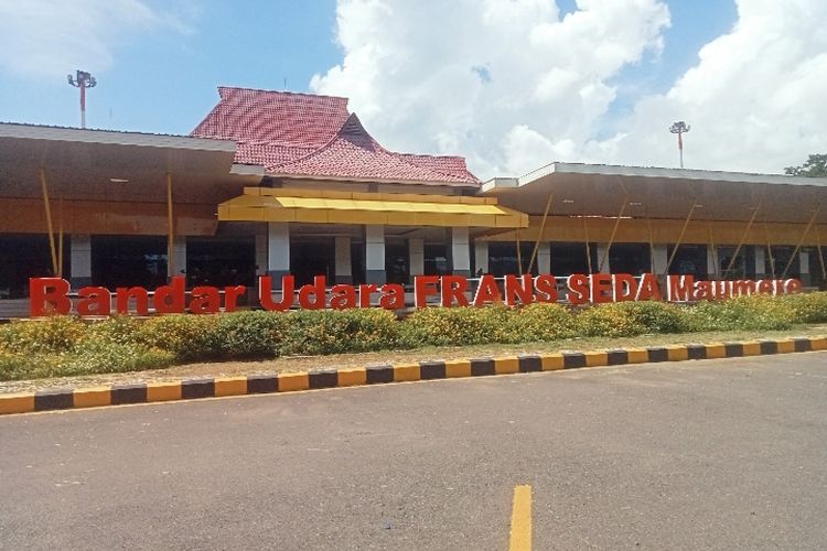 Gunung Lewotobi meletus, gunung lewotobi laki laki meletus, gunung lewotobi erupsi hari ini, dampak erupsi gunung lewotobi di bali, gunung lewotobi penerbangan batal, gunung lewotobi meletus penerbangan dibatalkan, akibat gunung lewotobi meletus, Gunung Lewotobi Kembali Erupsi Selasa Pagi, Penerbangan Batal dan Bandara Tutup
