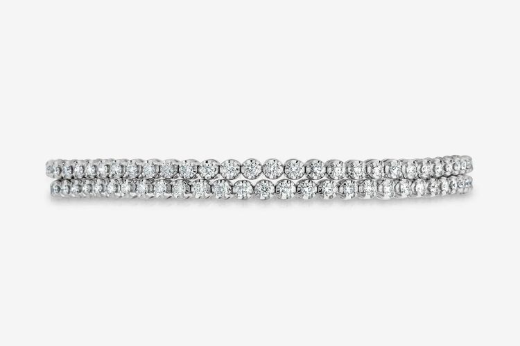 perhiasan emas, gelang emas, Charm Bracelet, chain bracelet, bangle bracelet, cuff bracelet, tennis bracelet, model gelang emas untuk sehari hari, gelang emas untuk sehari hari, jenis gelang emas, 5 Rekomendasi Model Gelang Emas untuk Sehari-hari, Timeless dan Stylish, 1. Chain bracelet, 2. Gold Bangle, 3. Cuff bracelet, 4. Tennis bracelet, 5. Charm bracelet
