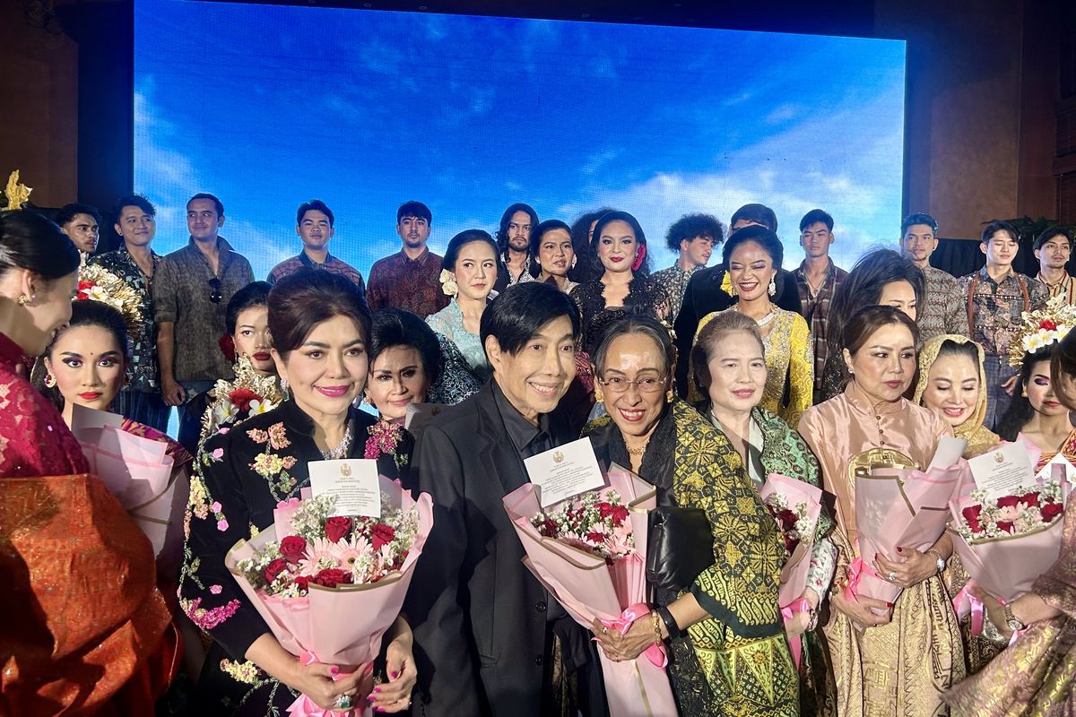 batik, Fashion Show, Guruh Soekarnoputra, wastra nusantara, kain perca, wastra Indonesia, kowani, fashion show jakarta, guruh soekarnoputra sekarang, KOWANI dan Guruh Soekarnoputra Rayakan Hari Batik Nasional dengan Pergelaran Wastra