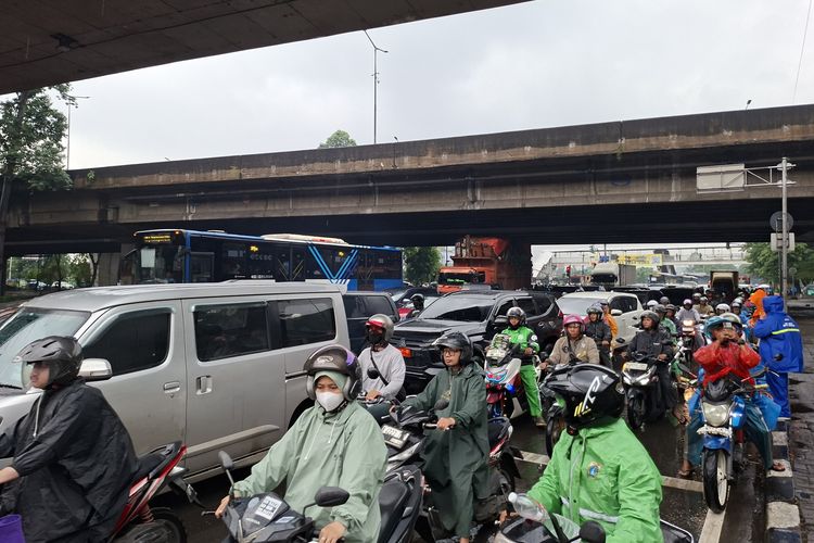 Polda Metro Jaya, bulan puasa, arus lalu lintas, Pergeseran Jam Macet di Jakarta Selama Bulan Puasa