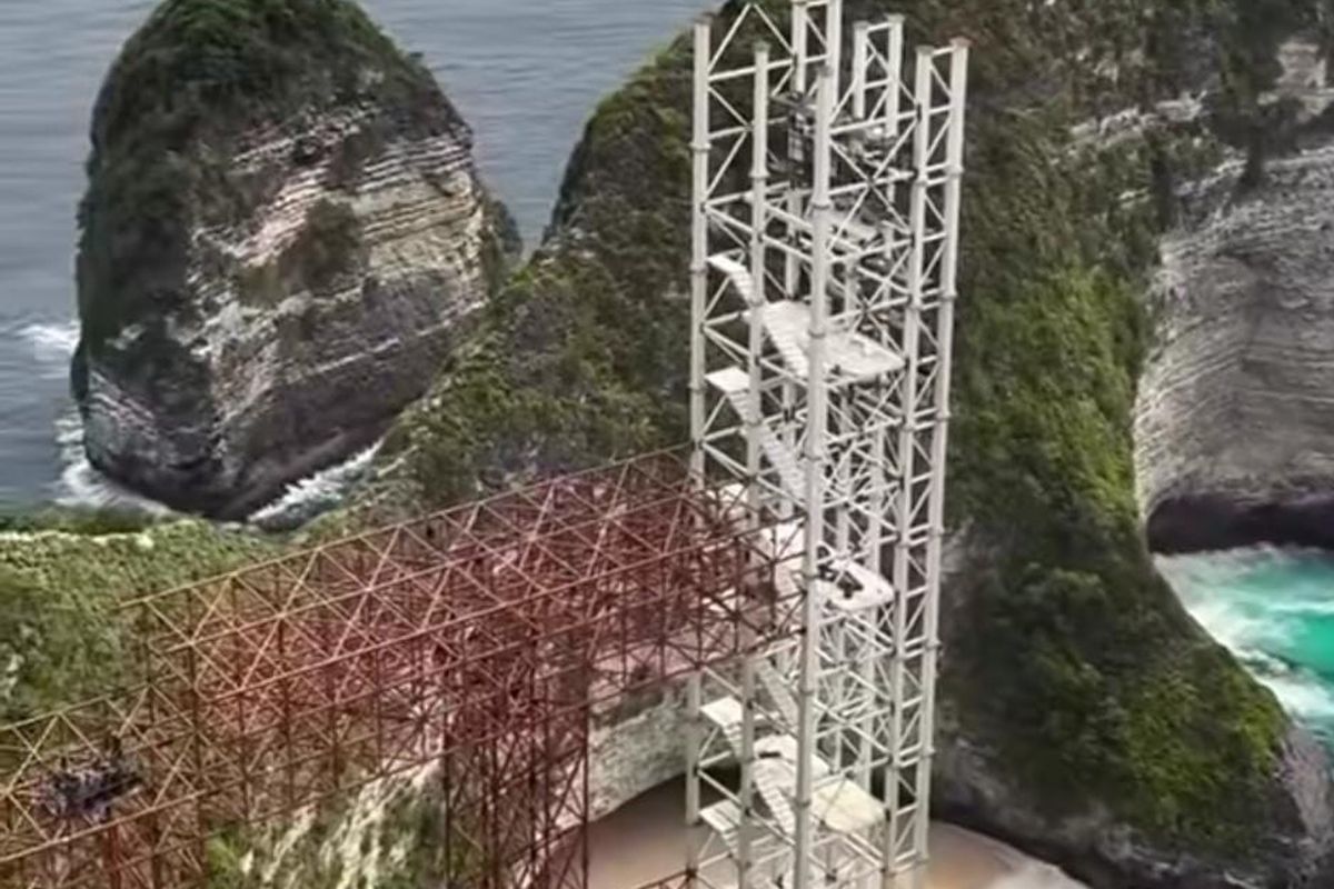 nusa penida, pantai kelingking, pembangunan lift kaca di pantai kelingking, Viral Video Proyek Pembangunan Lift Kaca, Pantai Kelingking Jadi Sorotan