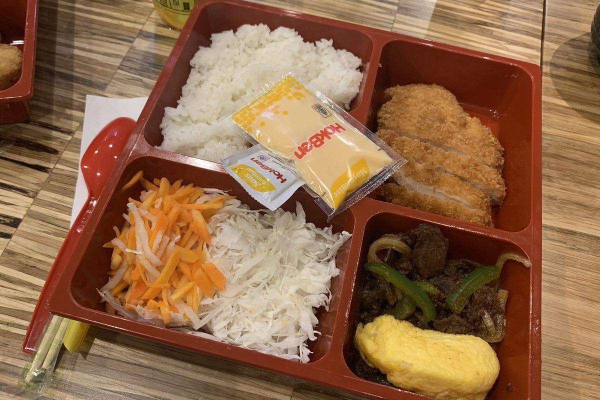 promo kemerdekaan, promo kuliner kemerdekaan, promo makanan HUT RI 2025, promo makan 17 ribu, 15 Promo Makanan HUT RI Serba Rp17.000, HokBen hingga Marugame Udon, 1. HokBen, 2. Panties Pizza, 3. Haraku Ramen, 4. Ilburro Bakery, 5. Baso A Fung, 6. Hisana Fried Chicken, 7. Grillman, 8. Lawson, 9. Roti’O, 10. Wingstop, 11. Marugame Udon, 12. Chopstix, 13. Burger Bangor, 14. Krispy Kreme, 15. Bakerzin