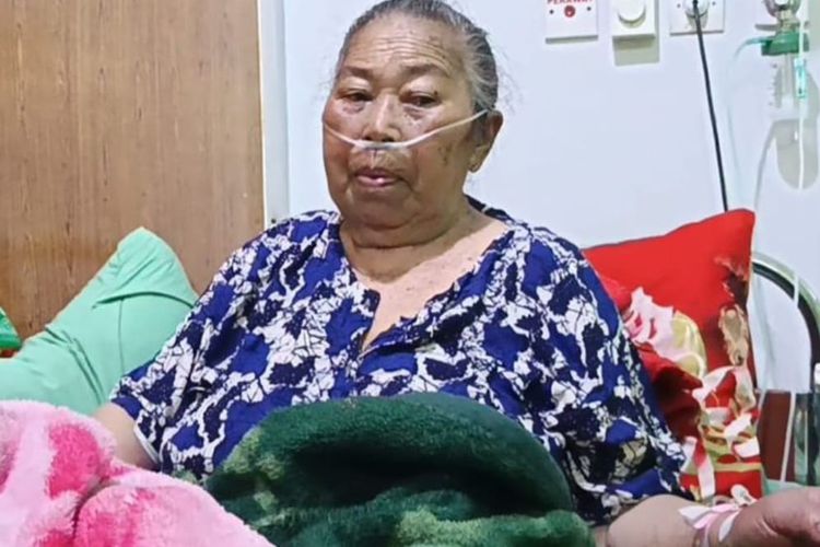 Mbok Yem meninggal dunia, Mbok Yem Gunung Lawu, mbok yem meninggal dunia, mbok yem sakit apa, warung mbok yem gunung lawu, Siapakah Mbok Yem di Gunung Lawu, warung mbok yem gunung lawu via apa, Mbok Yem Gunung Lawu meninggal, pecel mbok yem gunung lawu, kabar mbok yem gunung lawu, Penjual Pecel di Puncak Gunung Lawu Mbok Yem Meninggal Dunia