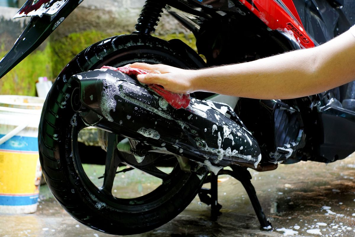 sistem pengereman, piringan cakram, Kerusakan kendaraan, thermal shock, Jangan Cuci Kendaraan Saat Piringan Cakram Masih Panas