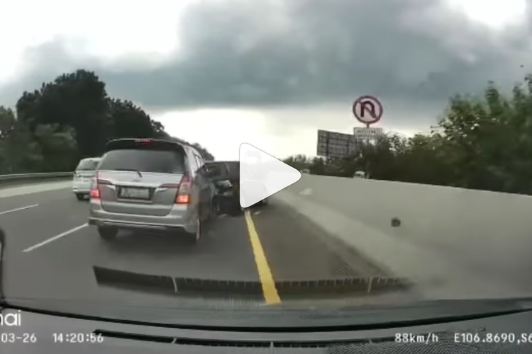 keselamatan lalu lintas, jalan tol, Korlantas Polri, mengemudi saat hujan, Aturan Mengemudi di Jalan Tol Saat Hujan Ala Korlantas Polri, 1. Kurangi kecepatan dan sesuaikan dengan kondisi jalan, 2. Nyalakan lampu utama (lampu dekat), 3. Jaga jarak aman antar kendaraan, 4. Hindari manuver mendadak dan pindah lajur sembarangan, 5. Menepi di rest area jika hujan sangat lebat