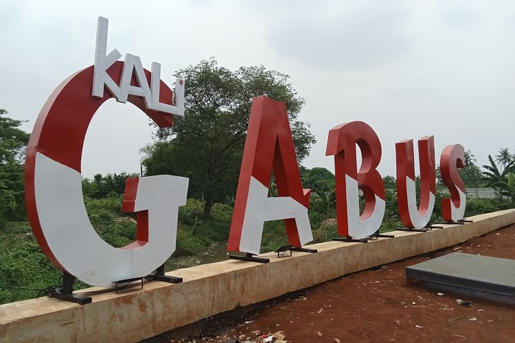 tugu ikan gabus bekasi, tugu ikan gabus tambun, Patung Ikan Gabus di Tambun Utara, Patung Ikan Gabus viral, Patung Ikan Gabus Viral Jadi Ikon Tambun Utara, Swadaya Warga Urunan Rp 2,5 Juta