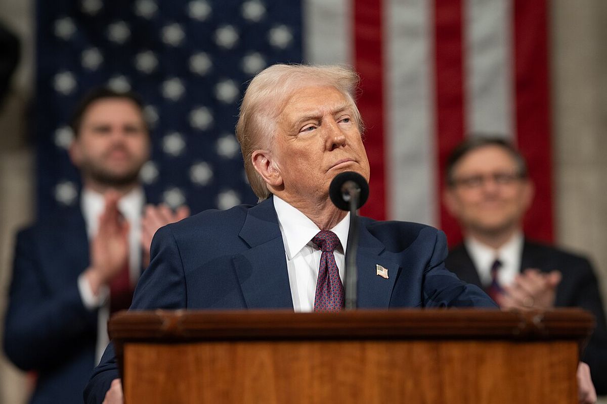 Amerika Serikat, Donald Trump, tarif impor, Tarif Impor, donald trump, tarif impor Trump, tarif impor indonesia, Trump Tetapkan Tarif Impor 32 Persen untuk Indonesia, Bisa Dihapus Jika Bangun Pabrik di AS, Syarat Investasi dan Pembukaan Pasar, Alasan Trump Terapkan Tarif Impor: Ketimpangan Dagang, Respons Pemerintah Indonesia: Upaya Diplomasi Langsung, Indonesia dalam Daftar 14 Negara yang Terkena Tarif