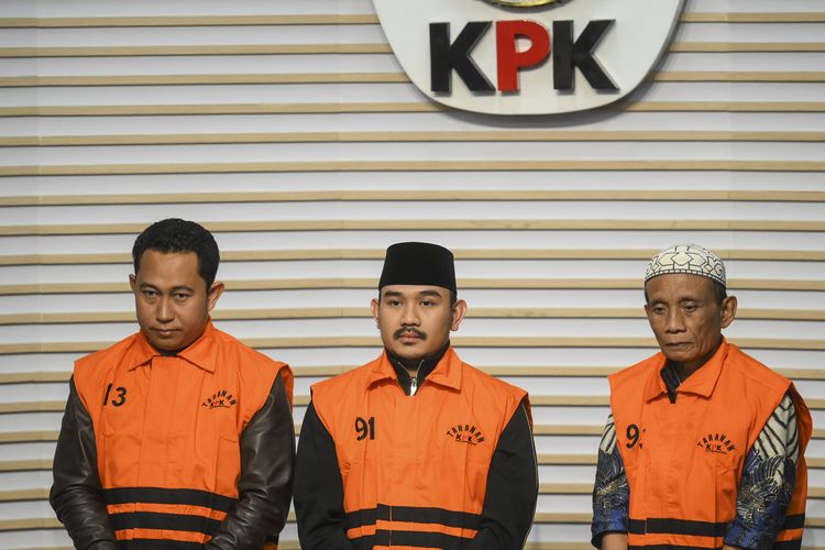 irit BBM, Mobil Listrik Terbakar, VinFast, Korupsi Bupati Bekasi, LHKPN, Koleksi Mobil Mewah, Penjualan Yamaha 2025, NMAX, Aerox, Kepadatan Lalu Lintas, Mobil Matic, Klaim Penjualan Yamaha, Berkendara Irit BBM
