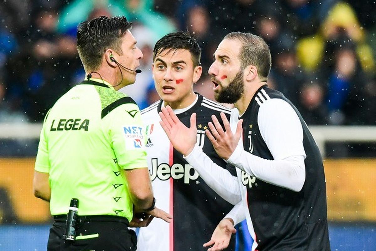 wasit, Serie A, Serie B, Liga Italia, Daniele Paterna, Alessandro Bastoni, Inter, Hellas Verona, Luigi Nasca, Jaksa Milan Selidiki Dugaan 'Ketuk Pintu' VAR oleh Gianluca Rocchi