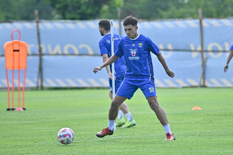Persib, Bojan Hodak, Liga 1 2025-2026, Patricio Matricardi, Piala Presiden 2025, Persib Bandung, Berita Foto, BERITA FOTO: Potret Pemain Baru Persib di Latihan Perdana Pramusim