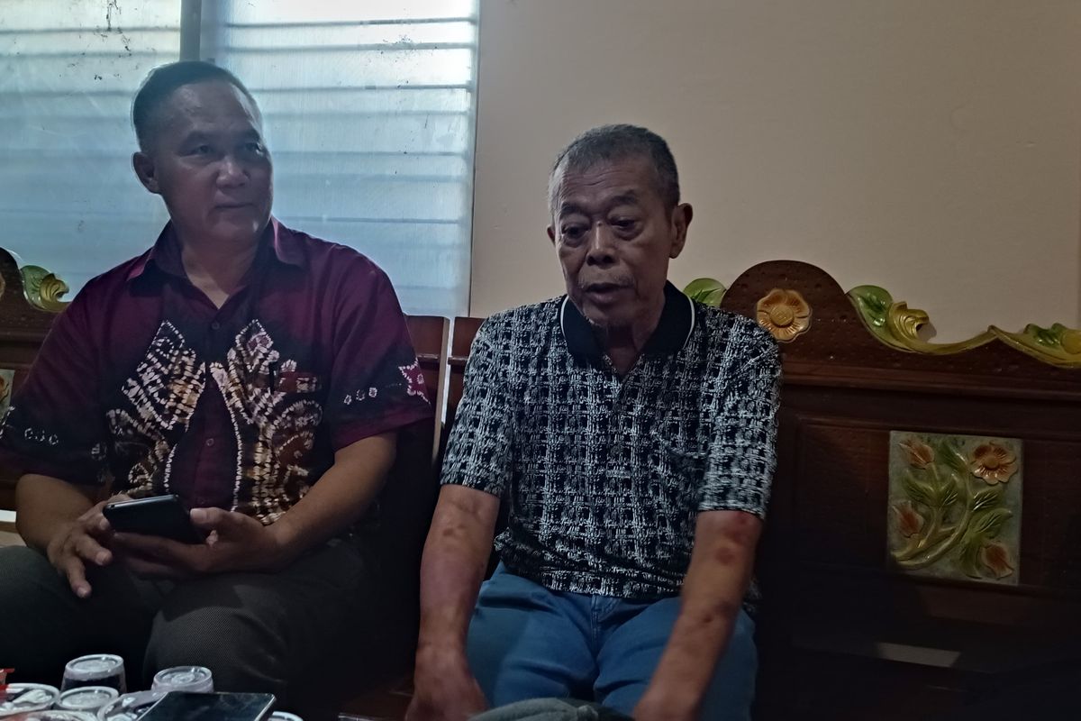Kusnadi, Madura, Sidoarjo, Surabaya, kusnadi, Kusnadi dilaporkan hilang, Mantan ketua DPRD Jatim hilang, Kusnadi dijemput 3 orang, Mantan Ketua DPRD Jatim Kusnadi ditemukan di Madura, Mantan Ketua DPRD Jatim ditemukan linglung, mantan ketua dprd jatim kusnadi, mantan ketua dprd jatim, kusnadi cari obat alternatif, Mantan Ketua DPR Jatim Kusnadi Bantah Diculik, Akui ke Madura untuk Pengobatan Alternatif, Bersama Teman Lama, Bukan Orang Tak Dikenal, Keluarga Lapor Polisi, Kusnadi Ditemukan Linglung di Madura, Alasan Pergi: Gatal, Kesepian, dan Tak Bawa Charger, Penuturan Anak Kusnadi, Kusnadi dan Kasus Dana Hibah