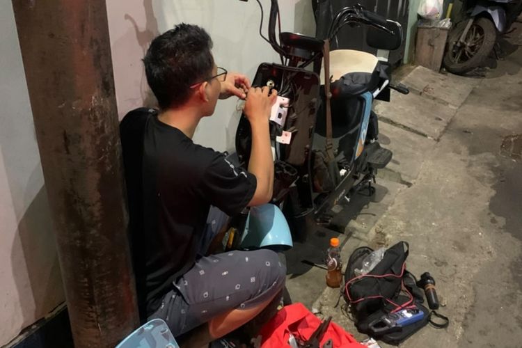 bengkel spesialis, motor listrik, upgrade performa, upgrade baterai, Terima Servis dan Upgrade Motor Listrik, Bisa Dipanggil ke Rumah