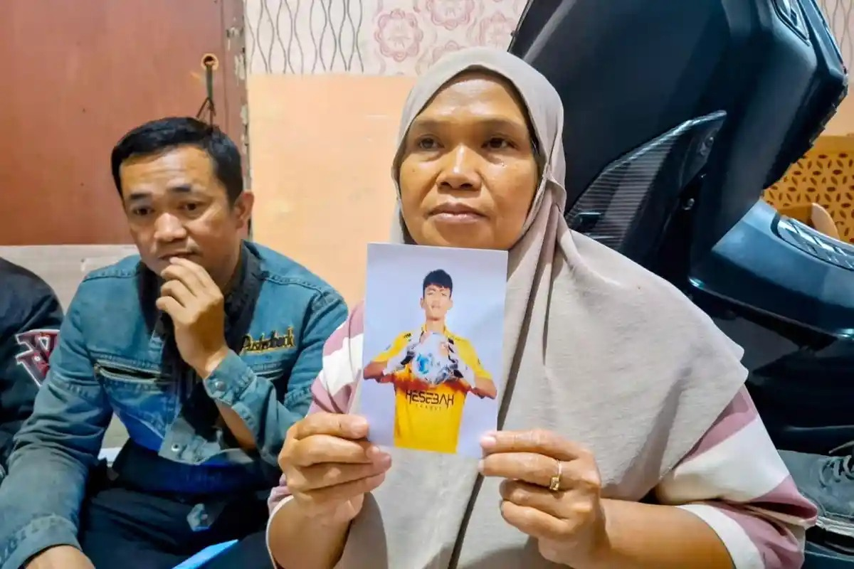 bandung, kiper, korban TPPO di kamboja, Rizki Nur Fadhila,, Dipaksa Bekerja untuk Penipuan Daring, Keluarga Melapor ke Banyak Instansi, Belum Ada Kepastian, Disnaker Kabupaten Bandung Turun Tangan, Pertanda Mencurigakan Sejak Awal, Kronologi Berangkat 26 Oktober, Pola TPPO yang Berulang