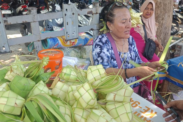 Ketupat, Sunan Kalijaga, Janur kuning, Sejarah Ketupat dan Makna Filosofisnya, Tradisi Lebaran yang Diperkenalkan Sunan Kalijaga