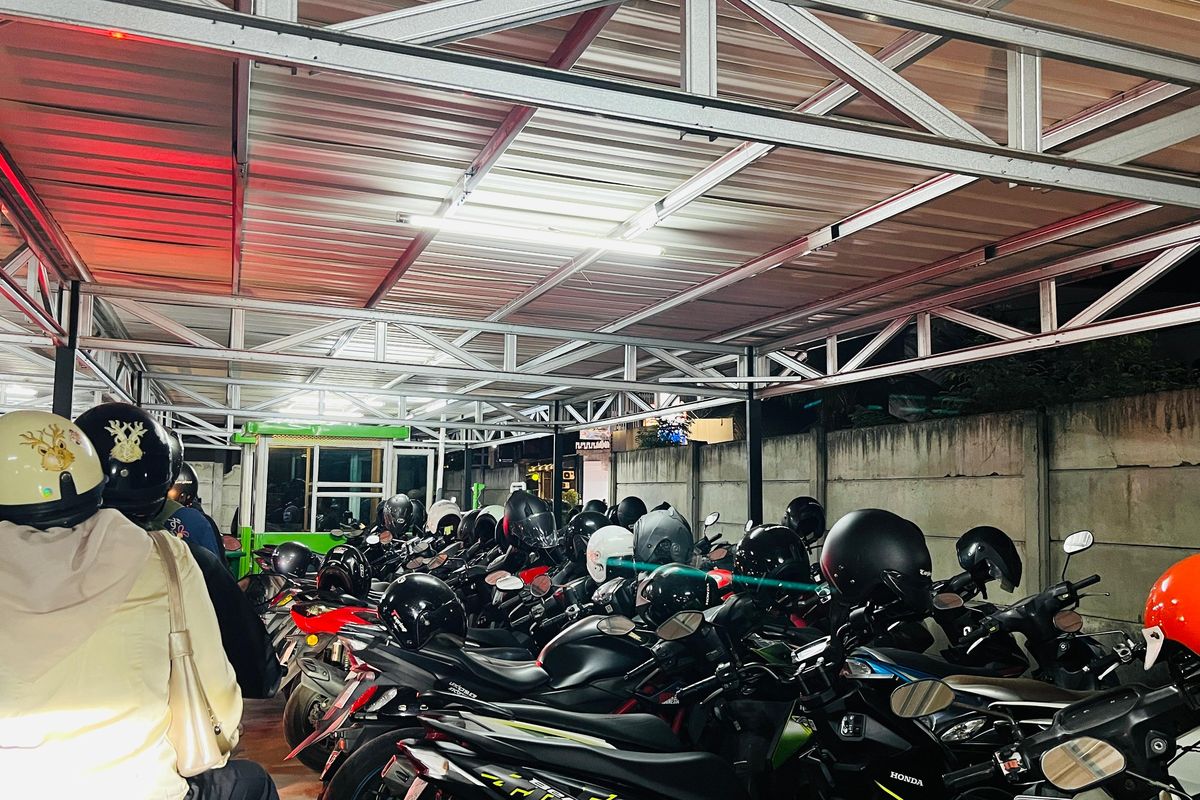 hilang, parkiran, tanggungjawab, Helm, Helm Hilang di Parkiran, Siapa yang Tanggung Jawab?