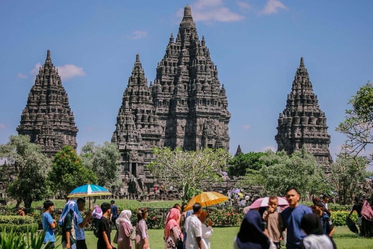 cagar budaya, Bukan Sekadar Dilestarikan, Cagar Budaya Harus Punya Manfaat Ekonomi, Contoh keberhasilan: Borobudur dan Prambanan, Aktivitas wisata di cagar budaya, Makam wali dan potensi wisata religi, Angkat UMKM lewat warisan budaya takbenda