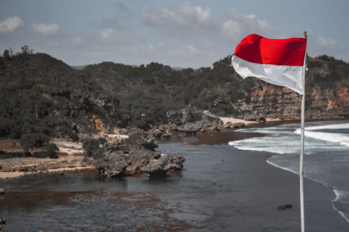 bendera, Bendera, HUT ke-80 RI 2025, Bendera Merah Putih, bendera Merah Putih, Cara Mengibarkan Bendera, bendera merah putih, aturan pemasangan bendera merah putih, ukuran bendera merah putih, larangan bendera merah putih, Tema HUT RI 2025, imbauan pengibaran bendera, aturan pemasangan bendera, cara mengibarkan bendera, cara mengibarkan bendera merah putih, HUT ke-80 RI, Warga Diimbau Pasang Bendera Merah Putih Mulai 1 Agustus 2025