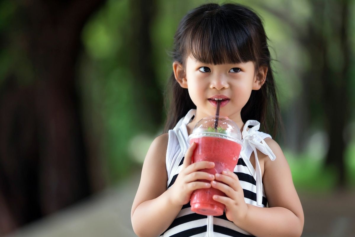 MBDK, KPAI, Bahaya minuman manis untuk anak, Minuman Berpemanis Dalam Kemasan, Cukai MBDK, anak konsumsi gula, Apakah minuman manis baik untuk anak-anak, Bahaya minuman kemasan untuk anak, KPAI Ingatkan Bahaya Minuman Manis Kemasan, Anak Terancam Diabetes hingga Gagal Ginjal