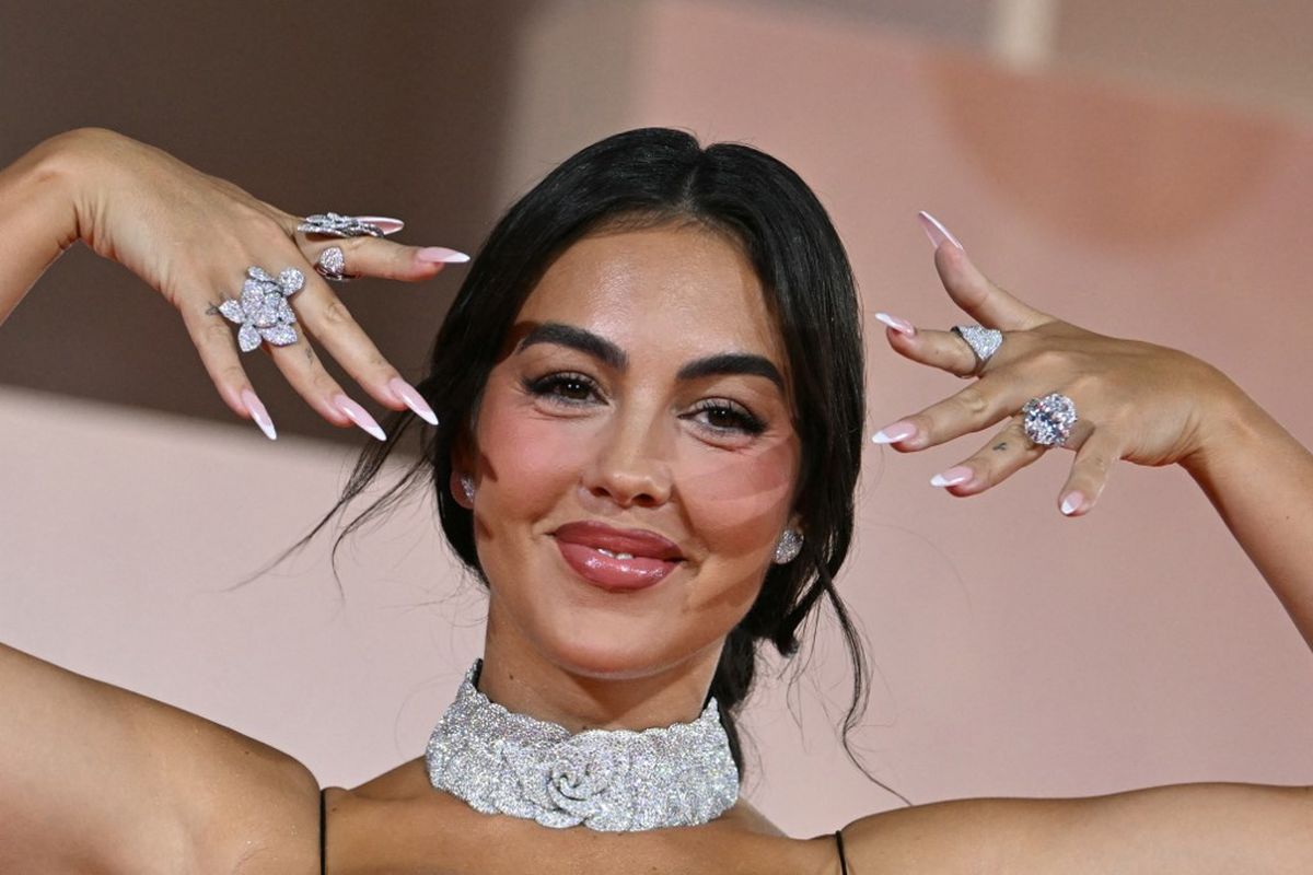 Cristiano Ronaldo, Ronaldo, Georgina Rodriguez, venice film festival 2025, festival film venesia 2025, outfit georgina rodriguez, busana georgina rodriguez, Georgina Rodriguez Pamer Cincin Tunangan dengan Cristiano Ronaldo di Venice Film Festival 2025