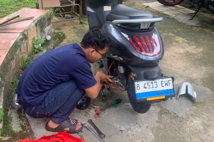 bengkel spesialis, motor listrik, upgrade performa, upgrade baterai, Terima Servis dan Upgrade Motor Listrik, Bisa Dipanggil ke Rumah