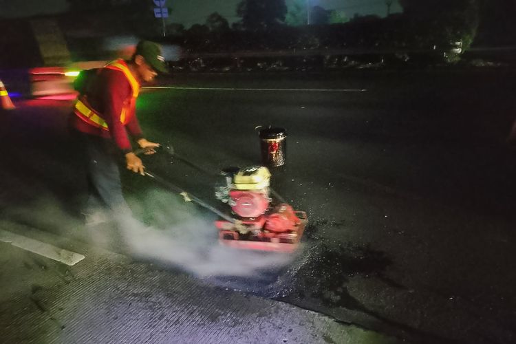 Jasamarga, Tol Jagorawi, Jasa Marga, Kasus Ban Bocor di Tol Jagorawi Diduga Karena Aspal Rusak